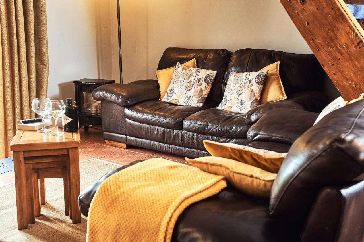 Penuwch Boathouse- Lakeside Rural Cottage Ideal For Families With Indoor Heated Pool Carmarthen Exterior foto