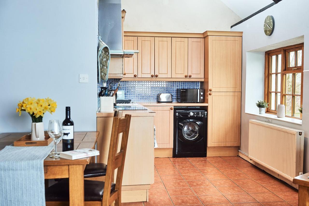 Penuwch Boathouse- Lakeside Rural Cottage Ideal For Families With Indoor Heated Pool Carmarthen Exterior foto