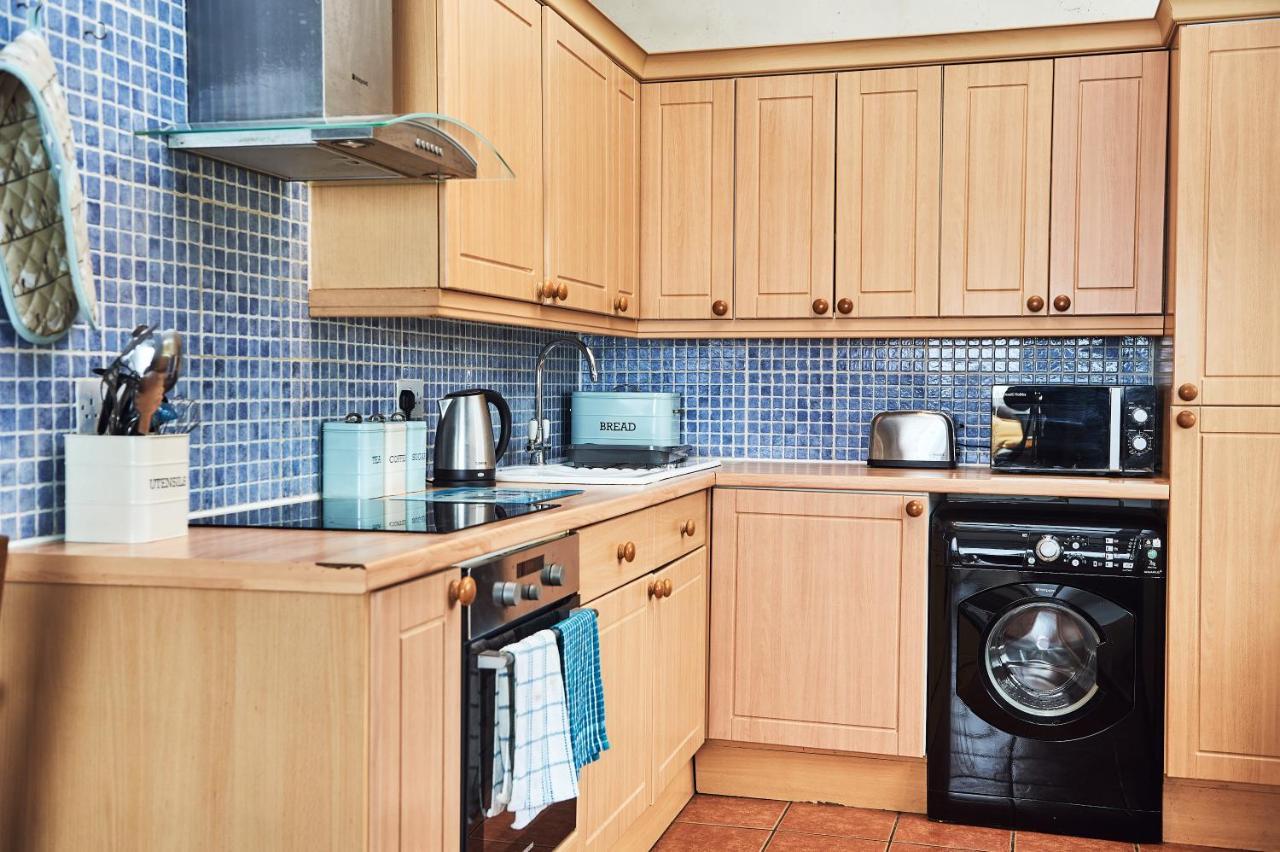 Penuwch Boathouse- Lakeside Rural Cottage Ideal For Families With Indoor Heated Pool Carmarthen Exterior foto