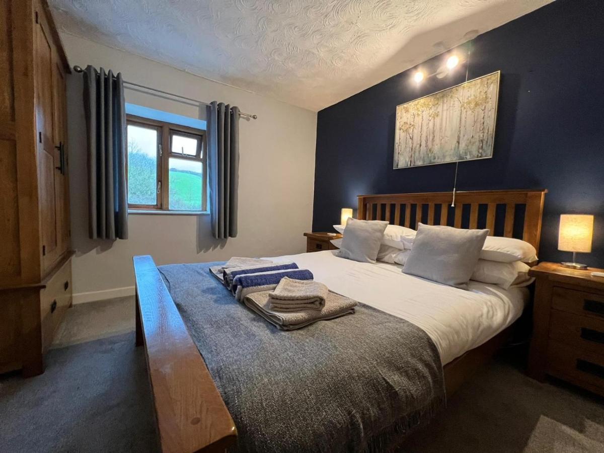 Penuwch Boathouse- Lakeside Rural Cottage Ideal For Families With Indoor Heated Pool Carmarthen Exterior foto